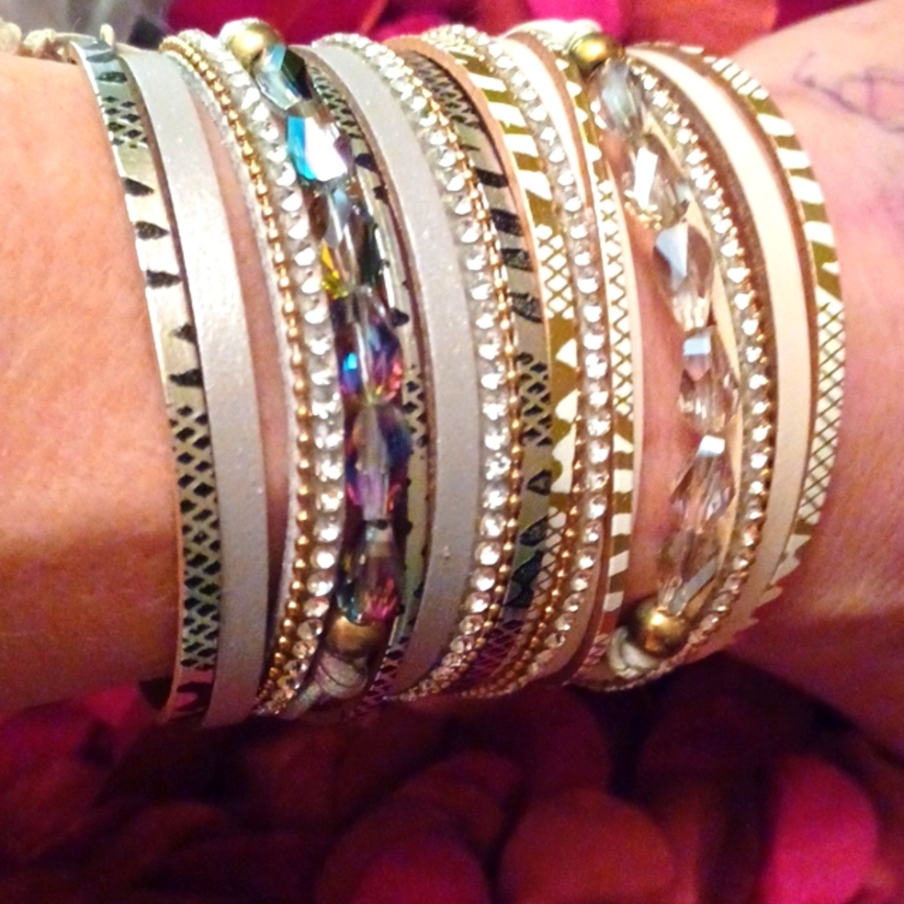 Great GIFT 😍 💡 n.w.t unique magnetic bracelets really 7in1 WITH Free 🚢 🚚